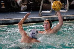 Bainbridge boys best Ravens 16-5 in water polo