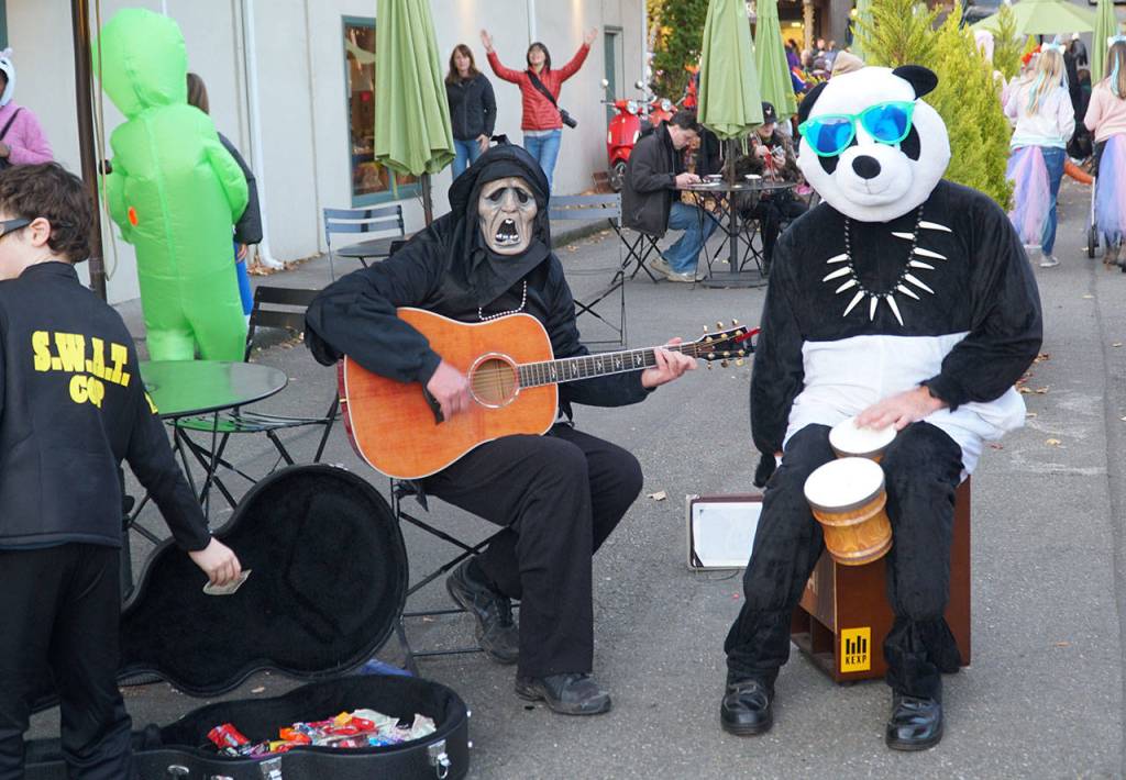 Picking pumpkins, changing faces: Snapshots of the year’s spookiest holiday on Bainbridge Island | Photo gallery