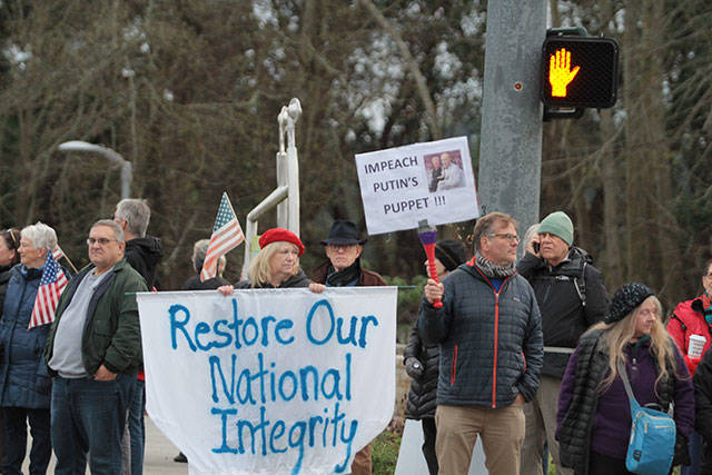 Trump impeachment rally draws big crowd | Photo gallery