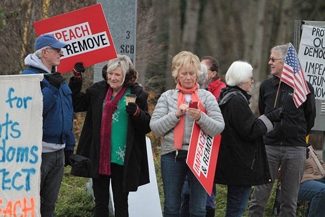 Trump impeachment rally draws big crowd | Photo gallery