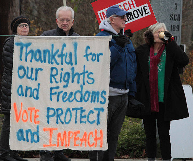 Trump impeachment rally draws big crowd | Photo gallery