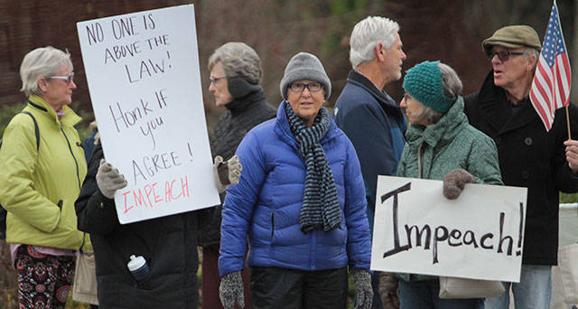 Trump impeachment rally draws big crowd | Photo gallery