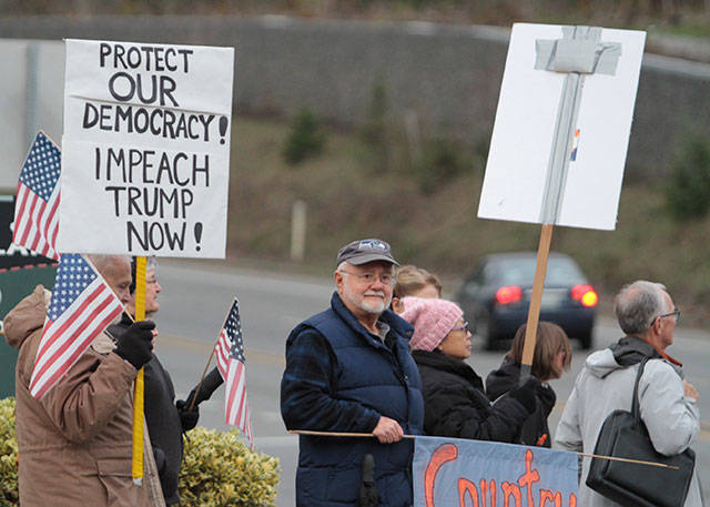 Trump impeachment rally draws big crowd | Photo gallery