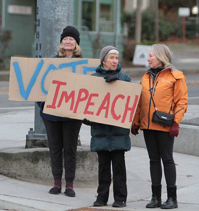 Trump impeachment rally draws big crowd | Photo gallery