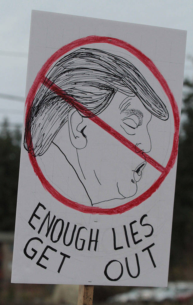 Trump impeachment rally draws big crowd | Photo gallery