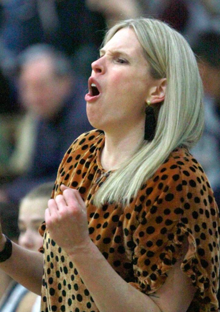 Bainbridge girls tame Wildcats in varsity hoops | Photo gallery