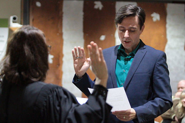 Bainbridge councilmembers take the oath | Photo gallery