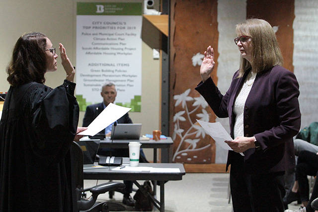 Bainbridge councilmembers take the oath | Photo gallery