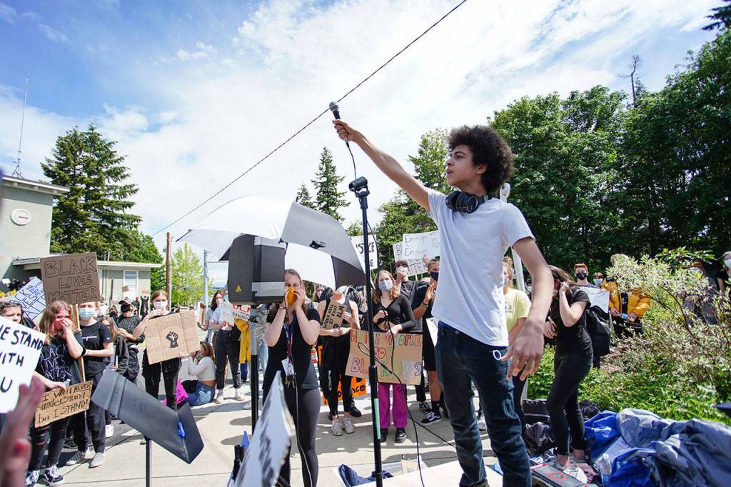 Gallery | Youth-led memorial demonstration takes to Winslow streets