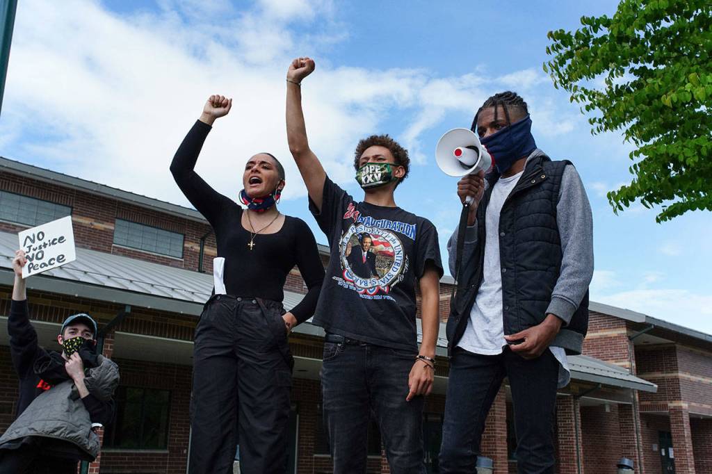 Gallery | Youth-led memorial demonstration takes to Winslow streets