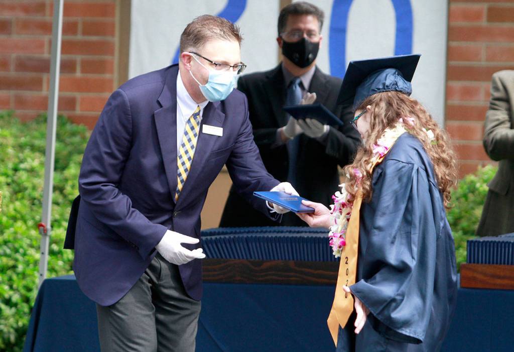 Photo gallery | Pomp despite circumstance: Drive-thru commencement celebrates island grads