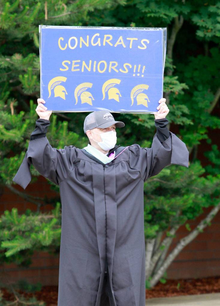 Photo gallery | Pomp despite circumstance: Drive-thru commencement celebrates island grads
