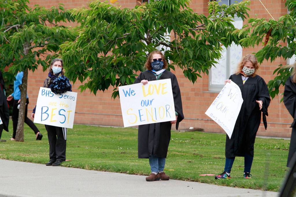 Photo gallery | Pomp despite circumstance: Drive-thru commencement celebrates island grads