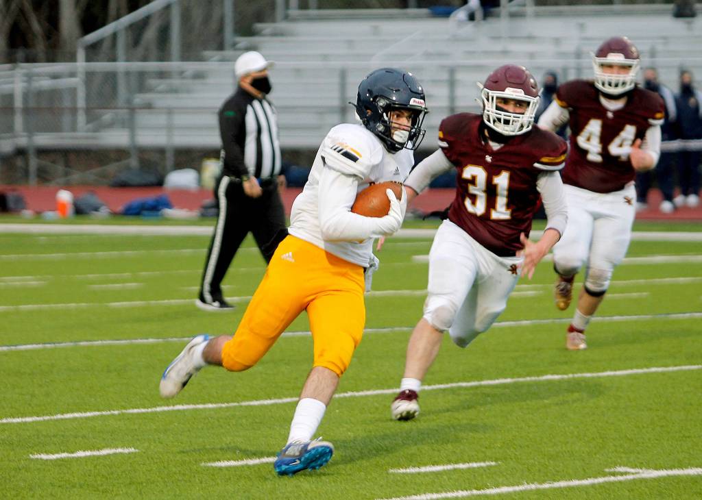 Bainbridge running back Louis Visconti gets free in the open field against South Kitsap. (Mark Krulish/Kitsap News Group)