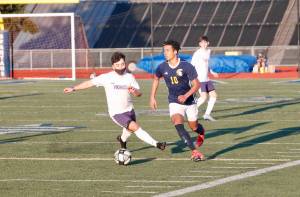 Bainbridge's Damoni Mckenna-Greenawalt and North Kitsap's Angel Chavez sprint for a loose ball. (Mark Krulish/Kitsap News Group)