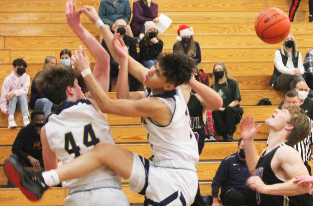 Bainbridge players Noah Davis (44) and Breno Oguri collide as the ball sails away.