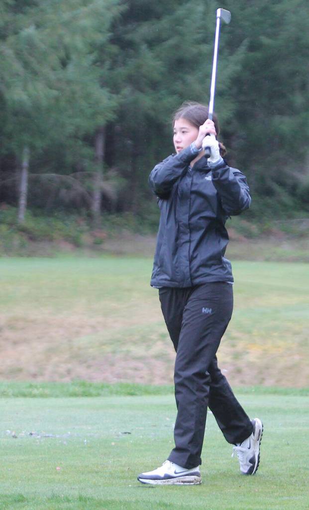 Bainbridges Hailey Fink shot a 105.