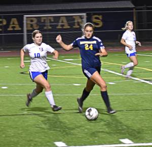 Grace Rich holds off the forward so Bainbridge can keep the clean sheet.