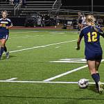 Maggie Smith looked to start the attack by passing to Savannah Mabee.