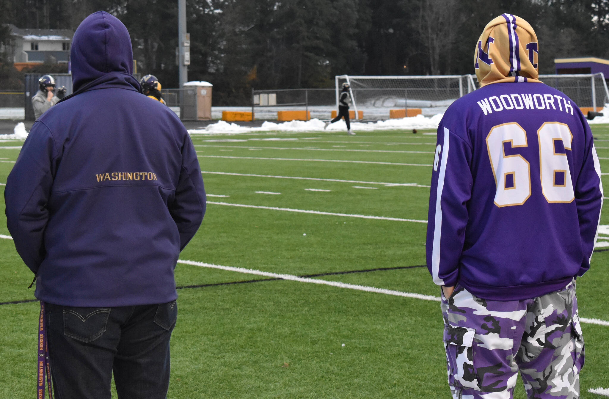 Alumni watch the Vikings practice before the state title game against Lynden.