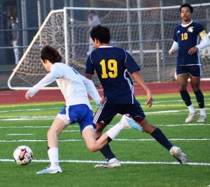 Bainbridges Carlos Field-Bennett fills the stat sheet with a goal and an assist in a 3-1 victory over Bremerton. Nicholas Zeller-Singh/Kitsap News Group Photos