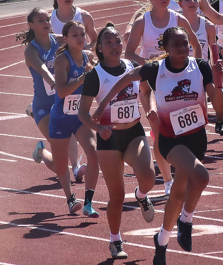 Olympics 4x100 team battles in the middle of the pack.
