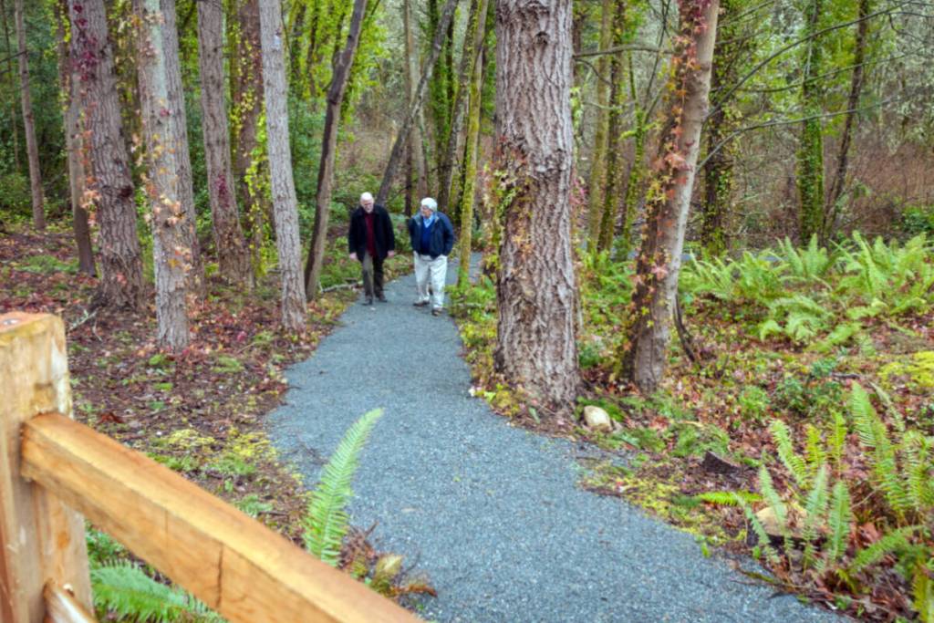 Madrona house offers residents a beautiful garden and walking trails to enjoy. Photo courtesy of Bainbridge Senior Living.