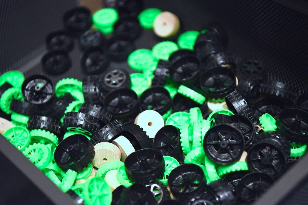 Lego figures and wheels were used to construct the zucchini cars at KiDiMu before the race.