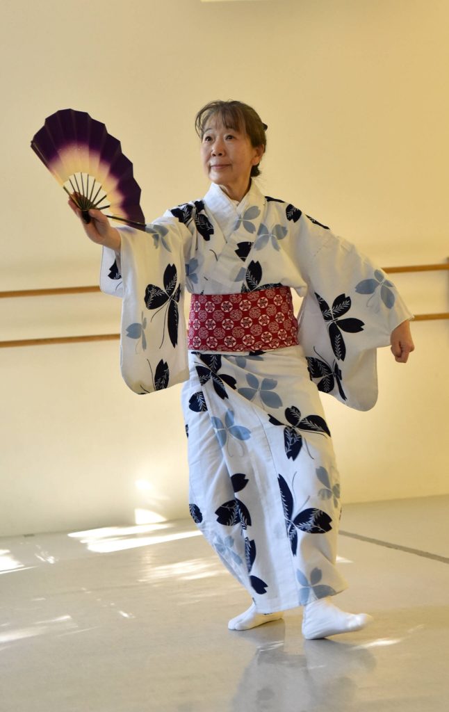Yamazaki performs a dance and demonstrates the use of a sensu and foot stamping to tell a story.
