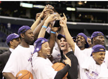Rudy Sharar, center, celebrates with his team after the Huskies won the Pac-10 tourney.