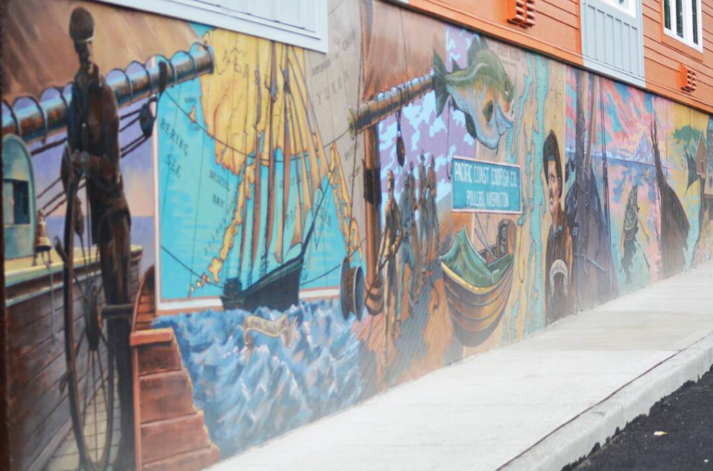 Murals, many with a Viking theme, can be seen around Poulsbo.