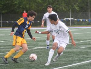 Steve Powell/Kitsap News Group photos
Junior Abe OConnell (18) of Bainbridge dribbles and makes a move against MV.