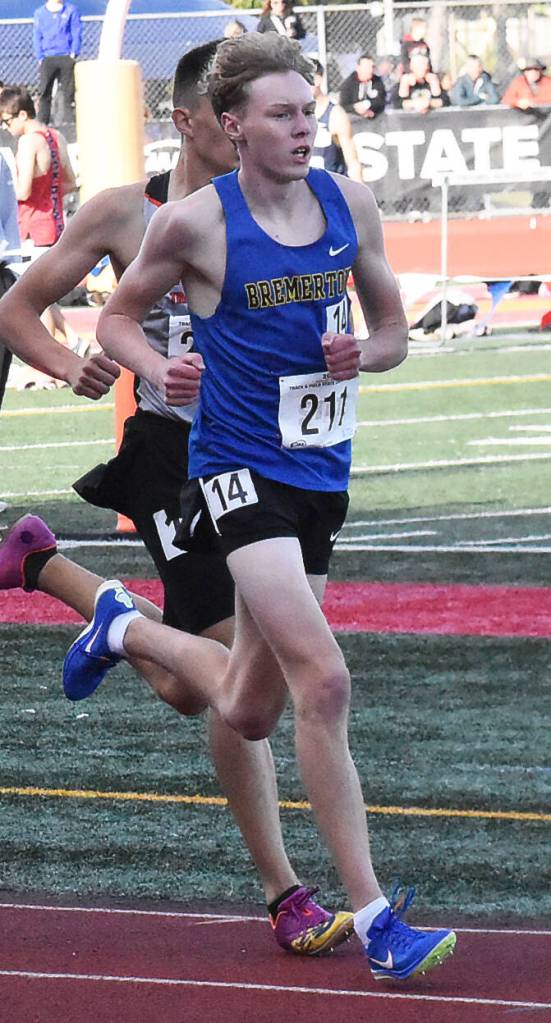 Bremertons Dallin Anderson qualifies for the 800 final.