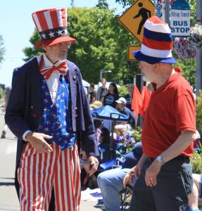 Molly Hetherwick/Kitsap News Group photos
Uncle Sam chats with a patriotic visitor at the parade.