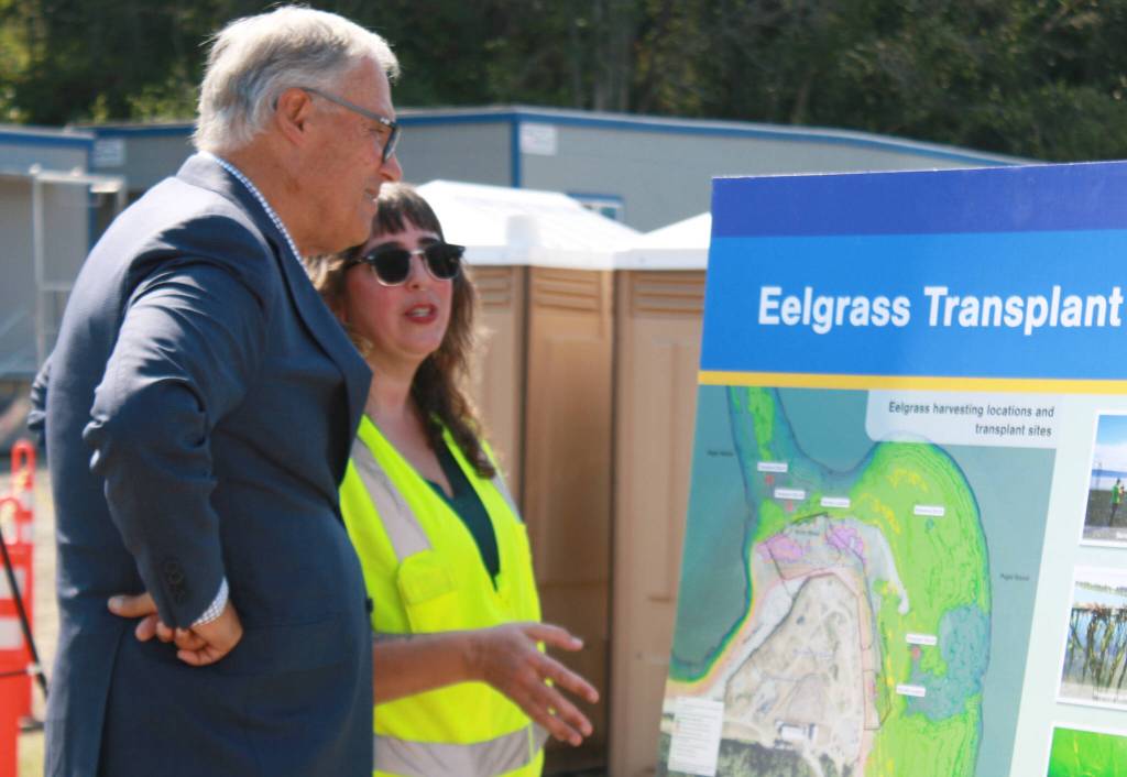 Gov. Jay Inslee learns about the eelgrass transplant pilot study being conducted at Wyckoff from Bernadette Wright.