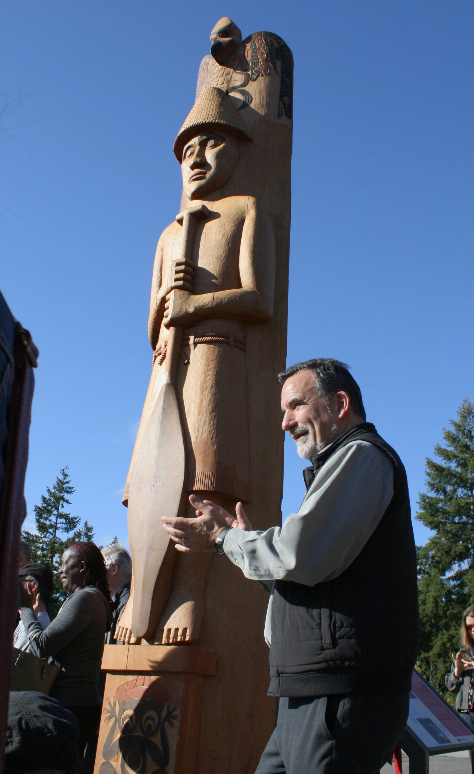 木彫　民具　オブジェ　検　台湾　先住民アート Joseph Hillaire: Carver of the Kobe-Seattle Sister City Friendship