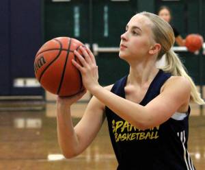 Elisha Meyer/Kitsap News Group photos
Bainbridge senior Sierra Berry takes a warm-up shot during the Spartans first week of practices.
