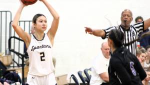 Elisha Meyer/Kitsap News Group photos
Bainbridge senior Hannah Bounketh scans the court for a teammate to inbound to.