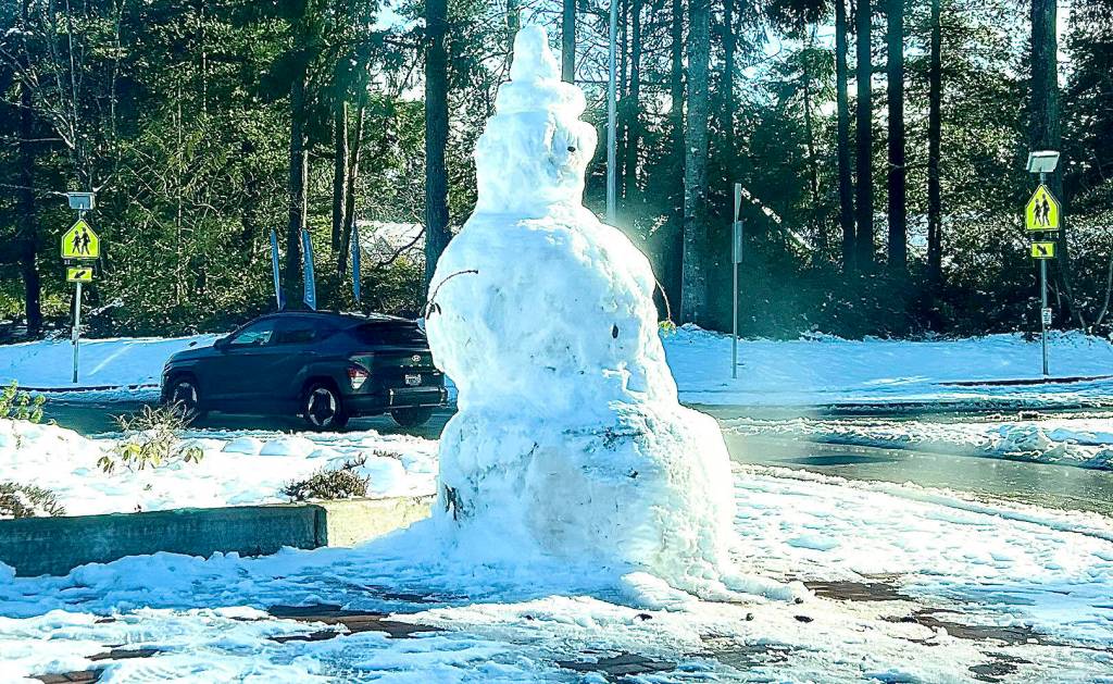 Britney Fletcher-West/Kitsap News Group
Fresh snow blankets the ground as creative snowmen come to life in Silverdale Feb. 5.