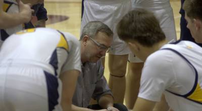 Luke Caputo/Kitsap News Group
Spartan head coach Scott Orness draws up plays during a timeout in a 72-48 Bainbridge loss to Foster in the opening round of the 2A boys state basketball tournament Feb. 28 at the University of Puget Sound in Tacoma.