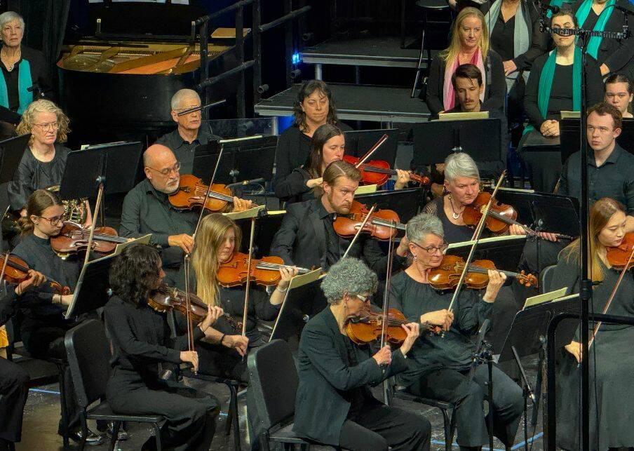 BI symphony, chorale reunite for performance after long layoff