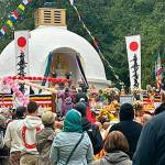 Mike De Felice/Kitsap News Group photos
Dedication ceremony guests line up to get a close-up view of the Pacific Northwest Peace Pagoda May 23.